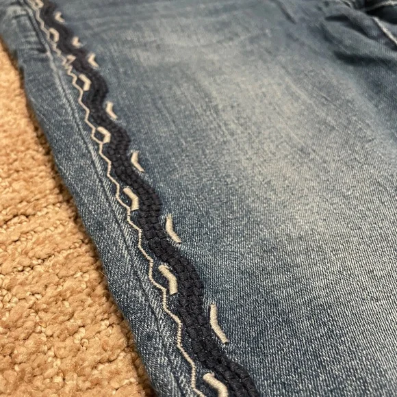 Embroidered Gap Skinny Jeans - Picture 3 of 4